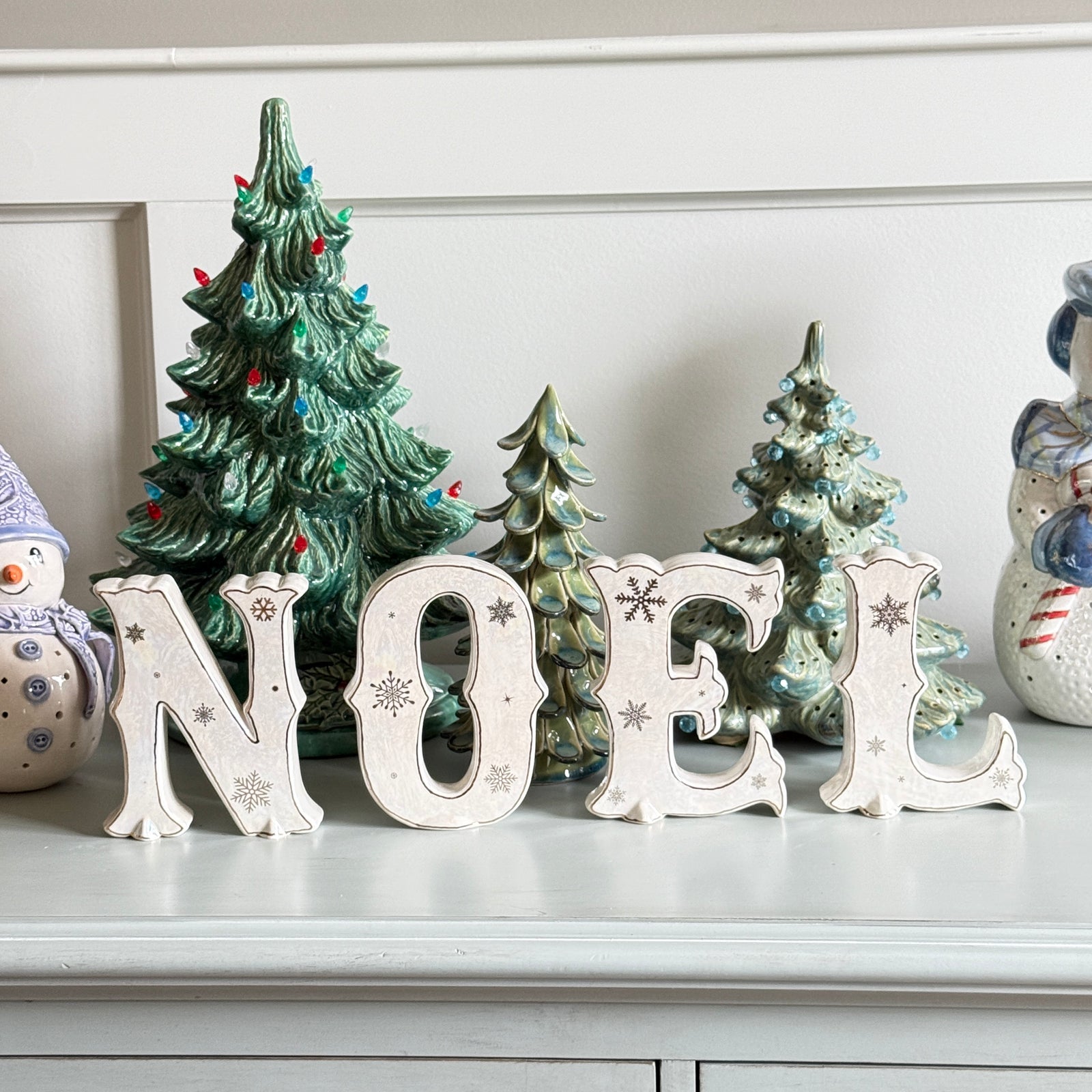 ‘NOEL’ – Iridescent White Ceramic Letter Set with Gold Accents