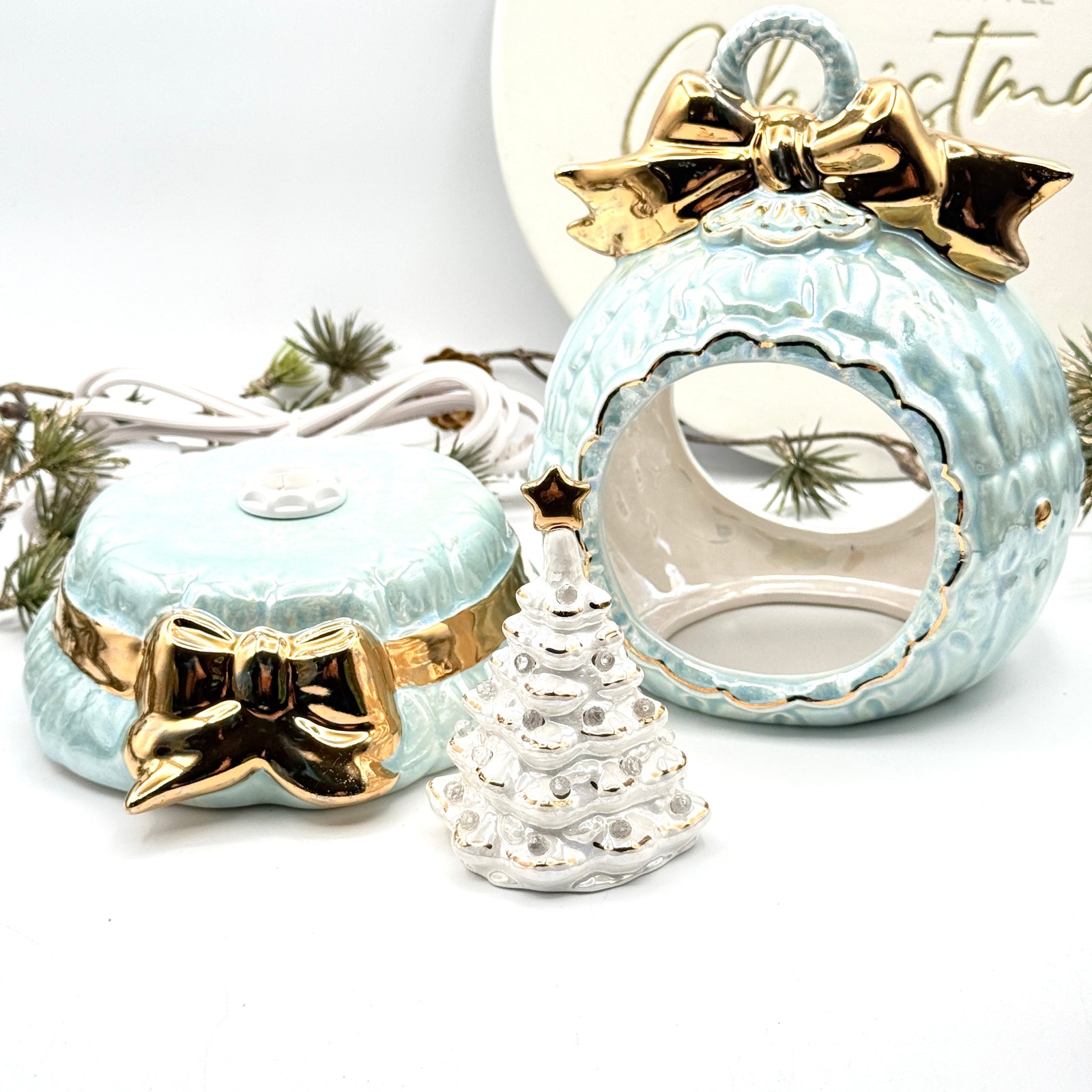 Vintage Christmas Diorama- Gold