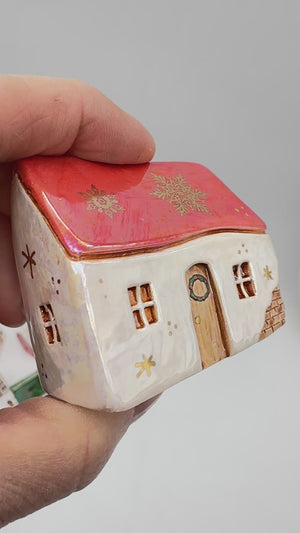 Mistletoe Manor, Little Clay House